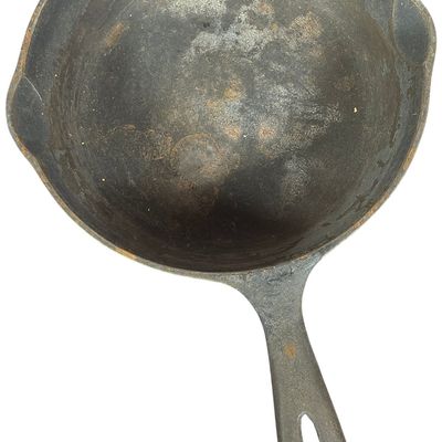 Sale Photo Thumbnail #405: Wagner Ware Sidney -O- Number 7 Cast Iron Skillet