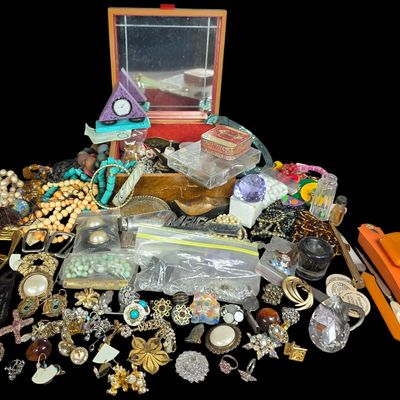 Sale Photo Thumbnail #105: An Assortment of Vintage Costume Jewelry, Vanity Accessories, and Collectibles with a Wood Jewelry Box