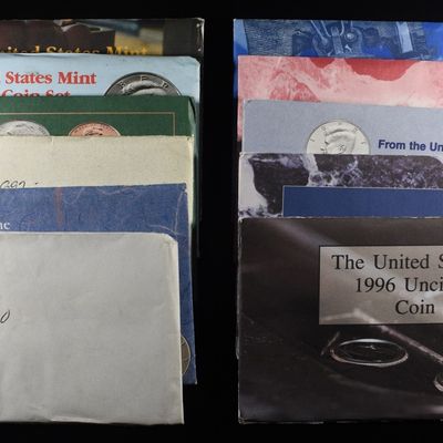 Sale Photo Thumbnail #241: 1990-1999 MINT SETS