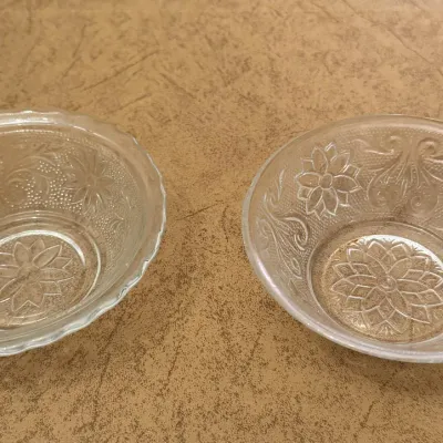 Sale Photo Thumbnail #42: Set of 5 vintage pressed glass scalloped floral bowls
