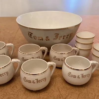 Sale Photo Thumbnail #32: Vintage Homer Laughlin Tom and Jerry punch bowl and mug set