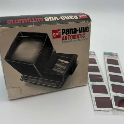 GAF Pana-Vue Automatic Lighted 2x2 Slide Viewer