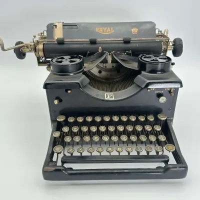 Royal Model F Desktop Typewriter Black Metal