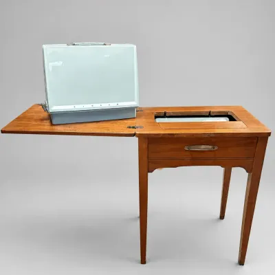 Vintage Singer Sewing Machine with Drop-Leaf Cabinet Stand