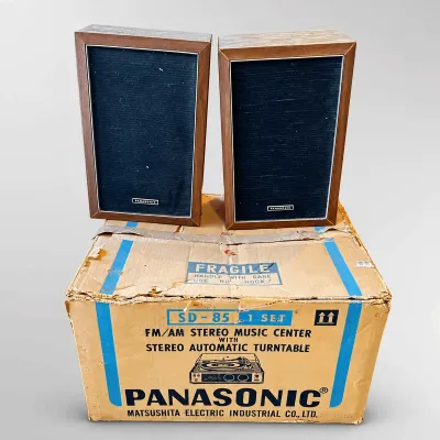 Panasonic Model SD-85 Vintage FM/AM Stereo Music Center and Turntable with Speakers