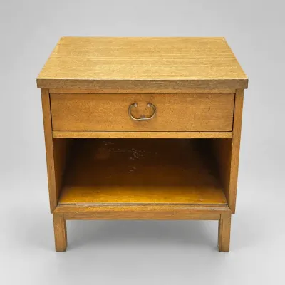 Kroehler Vintage Mid-Century Walnut Nightstand End Table