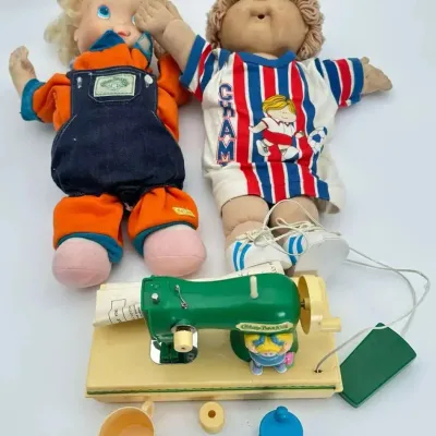 Cabbage Patch Kids Vintage Coleco Dolls & Toy Sewing Machine