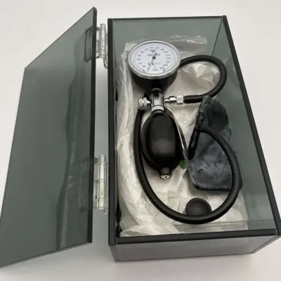 Precisa Aneroid Sphygmomanometer with Glass Display Case