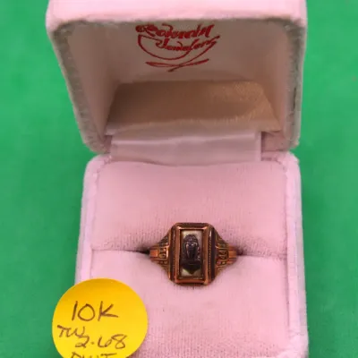 Sale Photo Thumbnail #3: 10k Ring with stone 