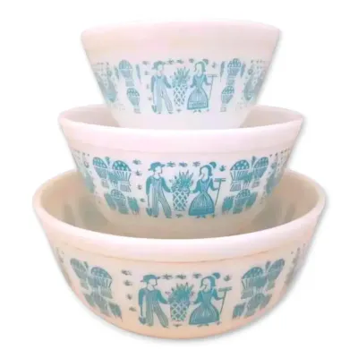 Pyrex Amish Butterprint Mixing Bowls - Set of 3
