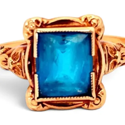 10k Gold Ring With Blue Stone - Size 6 (1.6g)
