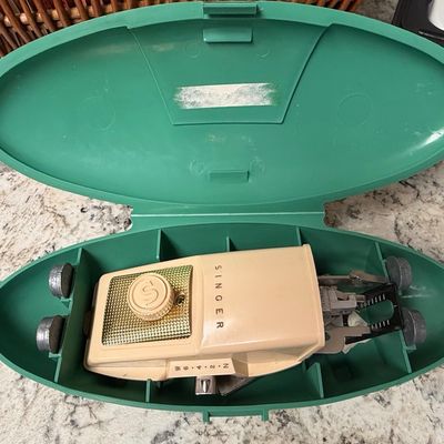 Singer Buttonholer Attachment with Templates in Atomic Case