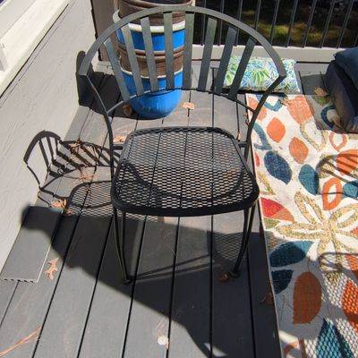 Patio Dining Set with Mesh Chairs and Umbrella