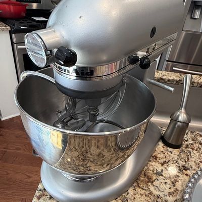 KitchenAid Artisan Series 5 Quart Tilt-Head Stand Mixer