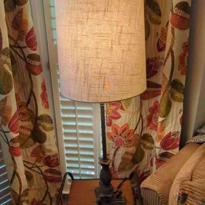 Traditional Bronze Pineapple Motif Table Lamp