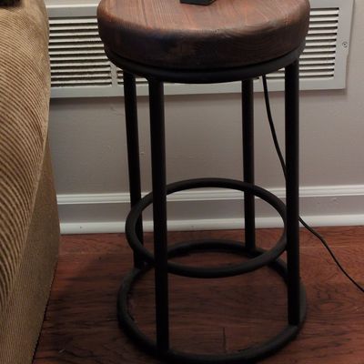 Industrial Style Round Wooden Bar Stool with Footrest