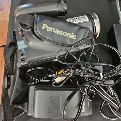 Panasonic PV-L559D VHS-C Camcorder with Accessories