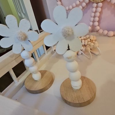 Wooden Daisy Shelf Sitter Decor Set