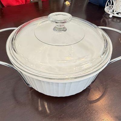 CorningWare French White F-1-B 2.5 Liter Round Casserole Dish with Glass Lid and Metal Cradle