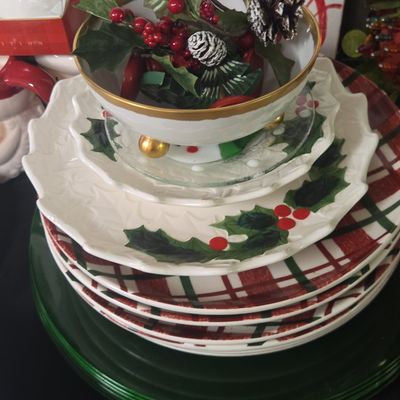 Lefton Holly Berry Christmas Dinnerware Set