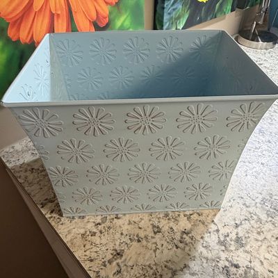Embossed Daisy Metal Planter