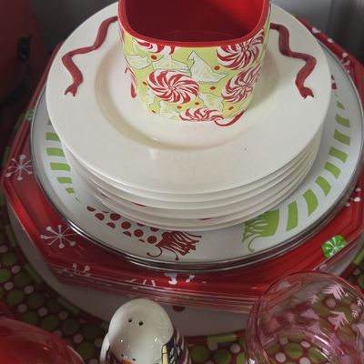 Peppermint Swirl and Ribbon Holiday Dinnerware Set