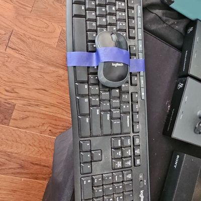 Logitech MK270 Wireless Keyboard and Mouse Combo