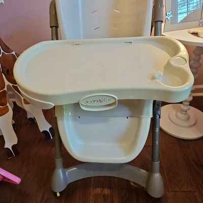 Evenflo Adjustable Height High Chair