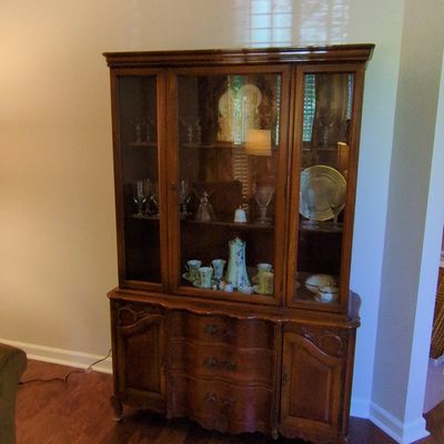 Vintage Bassett Versailles Maple One Piece China Display Hutch Cabinet