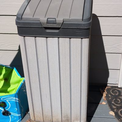 Keter Darwin Outdoor Trash Can