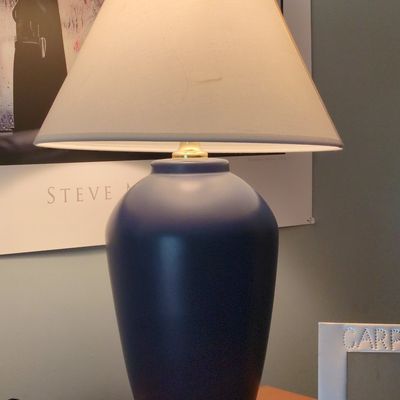 JONATHAN Y Julian 29" Traditional Classic Ceramic Urn LED Table Lamp, Navy