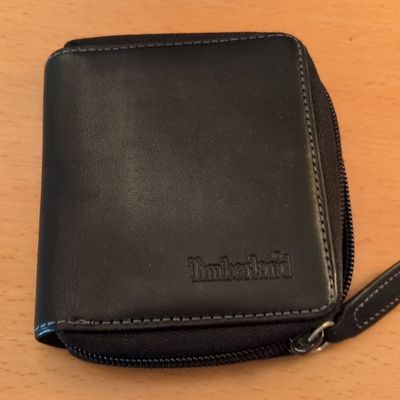 Timberland Leather Zip-Around Wallet