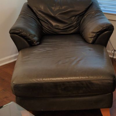 Contemporary Leather Chaise Lounge