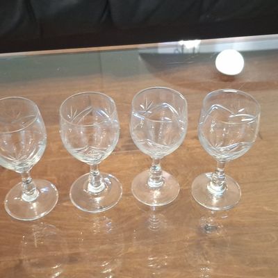 Set of 4 Vintage Etched Crystal Cordial Glasses