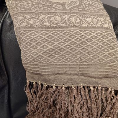 Jacquard Woven Tassel Scarf