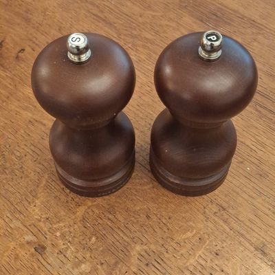 Cole & Mason Derwent Salt and Pepper Mill Set