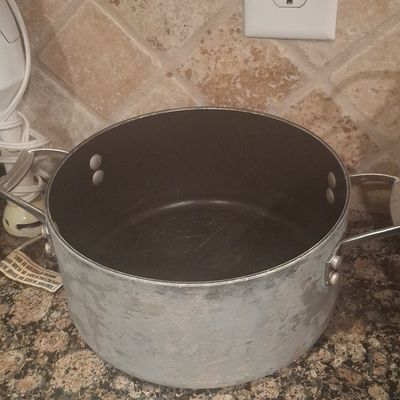 Calphalon Commercial Hard-Anodized 6-Quart Stock Pot