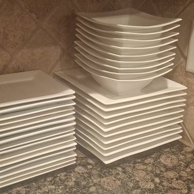 34 piece  Strawberry Street Square Dinnerware Set