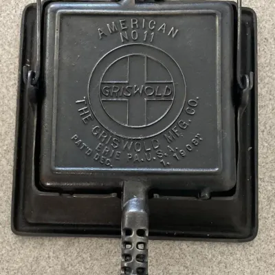 Sale Photo Thumbnail #325: Griswold No. 11 Square Cast Iron Waffle Iron with Base – White Cloud