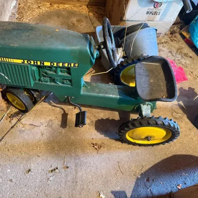 Sale Photo Thumbnail #314: Ertl John Deere Vintage Die-Cast Metal Pedal Tractor with Adjustable Plastic Seat – White Cloud