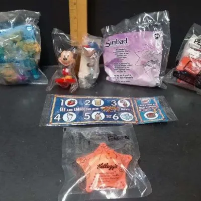 Sale Photo Thumbnail #355: 6 Sealed Early 2000s Kids Meal & Cereal Toys - Disney, Peanuts, Rugrats & Nemo