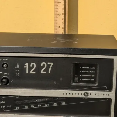 Mid-Century GE Flip Number AM/FM Clock Radio