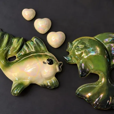 Freeman-McFarlin Original Tag On 1950's Green Lustreware Rare 5pc Set Kissing Fish Wall Hanging