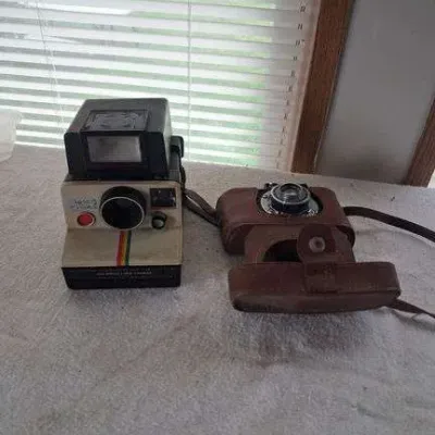Sale Photo Thumbnail #359: Pair Vintage Cameras