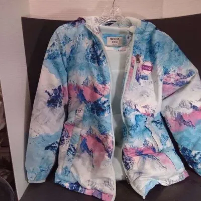 Sale Photo Thumbnail #346: Hurley Girls Mountain Print Hooded Winter Jacket Size 10/12