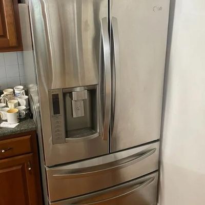  04 LG 36 Inch, 27.5 Cu.Ft. Ultra Capacity 4 Door Refrigerator Model LMX28988ST
