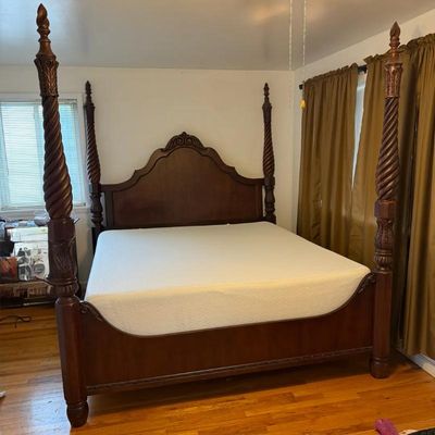  05 Thomasville King Size Mahogany Four-Poster Bed, River Roads Collection