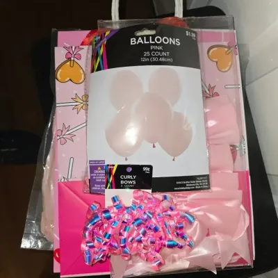 Sale Photo Thumbnail #98: Baloons bags and bows