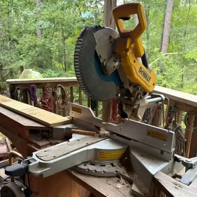 DeWALT 10" Compound Miter Saw