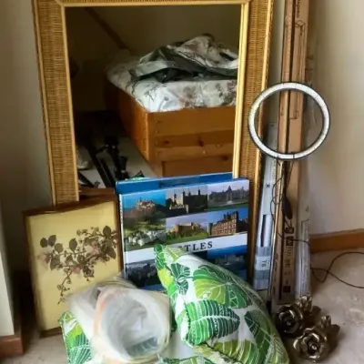 Wicker Mirror & Telescopic Ring Light